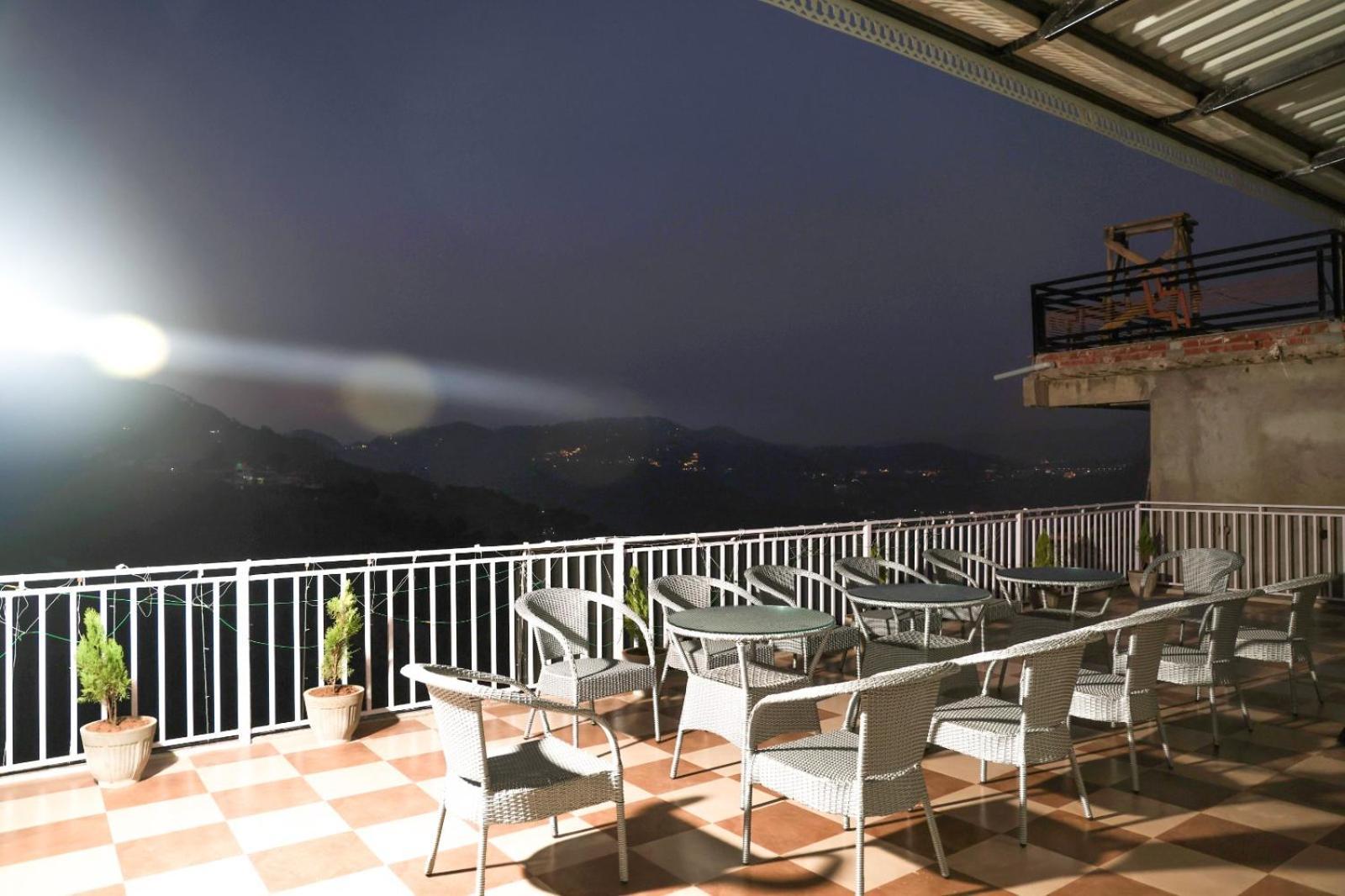 Mountain Shadow Hotel Kasauli Exterior photo